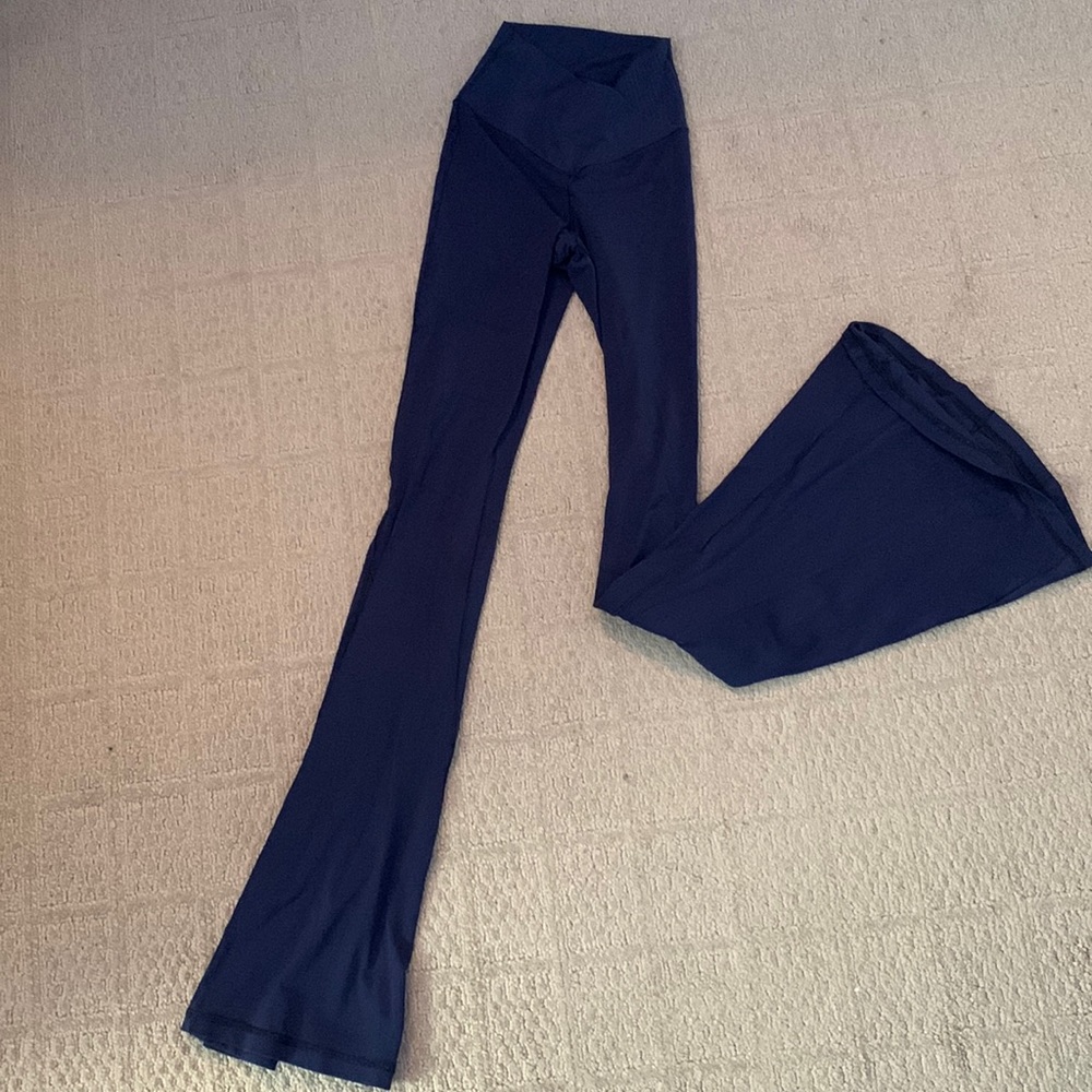 Aerie crossover flare ribbed navy leggings